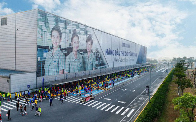 Samsung Display Vietnam needs a powerful team of engineers to operate the automation system with thousands of robots.